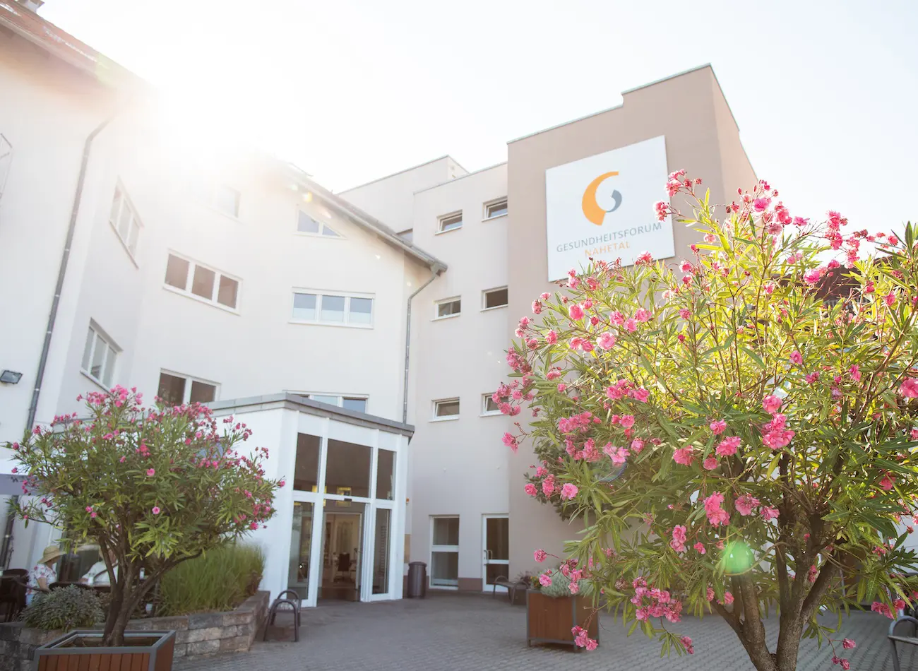 Klinik Gensingen Außenansicht Gebäude